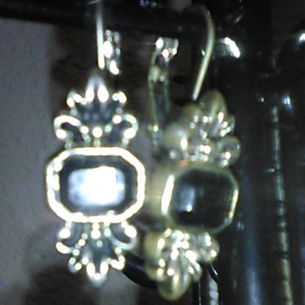 Earrings - Picture 2 of 7